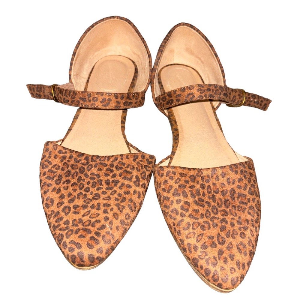 Leopard closed toe flats